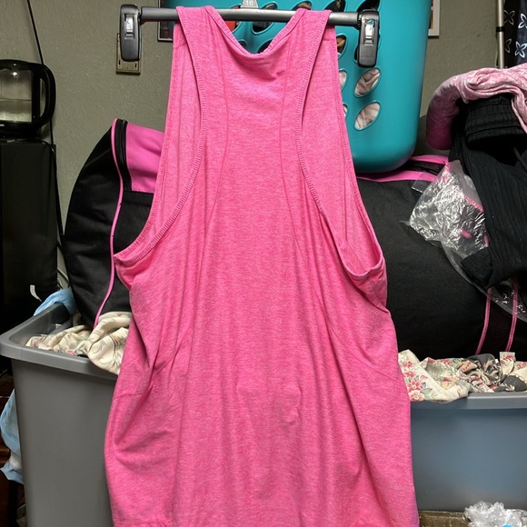 Gently worn Pink Reebok short and top set. - Picture 8 of 8